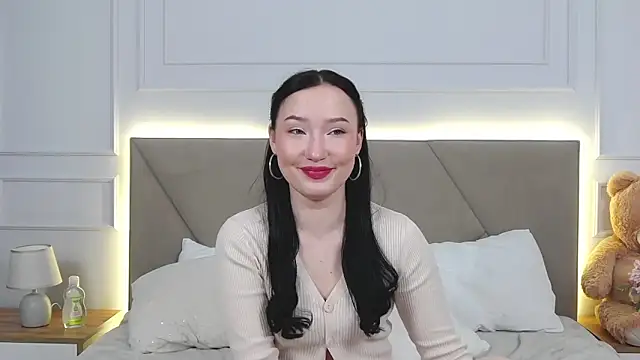 LeilaLow online show from December 17, 6:09 pm