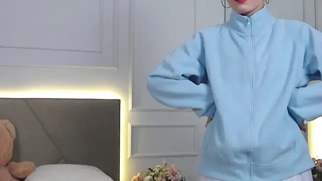 LeilaLow online show from December 21, 12:06 pm