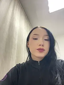 LeilaLow online show from February 28, 1:58 pm