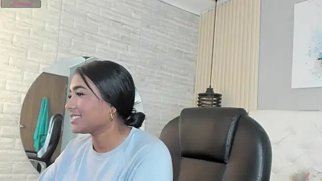 nicole  parker1 online show from February 23, 12:37 pm