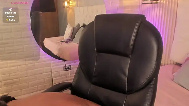 nicole  parker1 online show from March 5, 6:34 pm