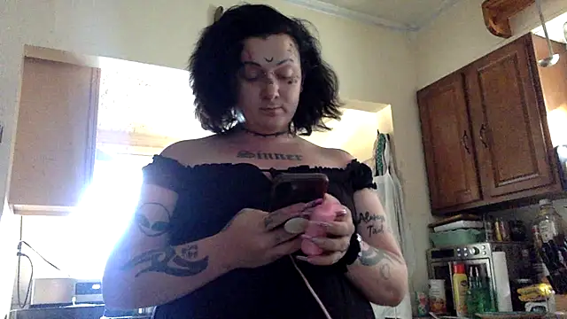 Snapshot of CurvyTrans2002 chatting on July 25, 10:29 pm CurvyTrans2002 online show from July 25, 10:29 pm