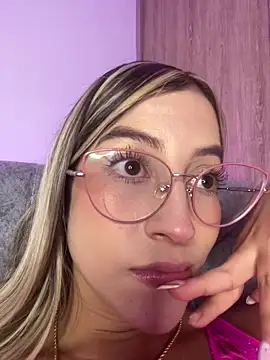 Issabela G1 online show from October 15, 11:49 pm