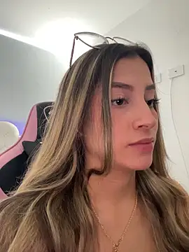 Snapshot of Issabela_G1 chatting on February 24, 8:51 pm Issabela G1 online show from February 24, 8:51 pm