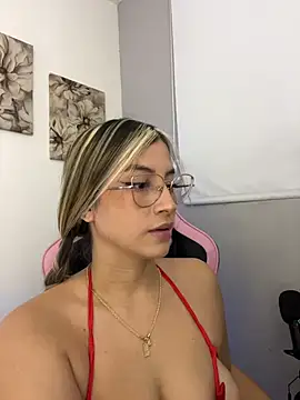 Snapshot of Issabela_G1 chatting on April 5, 2:53 am Issabela G1 online show from April 5, 2:53 am