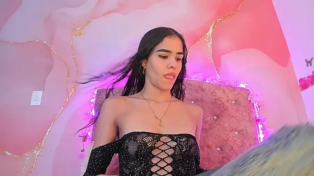 Snapshot of Bella__sweet chatting on January 17, 1:04 am Bella sweet online show from January 17, 1:04 am