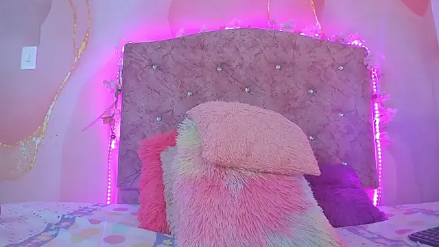 Snapshot of Bella__sweet chatting on January 21, 9:57 pm Bella sweet online show from January 21, 9:57 pm