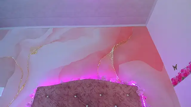 Snapshot of Bella__sweet chatting on February 5, 6:59 pm Bella sweet online show from February 5, 6:59 pm