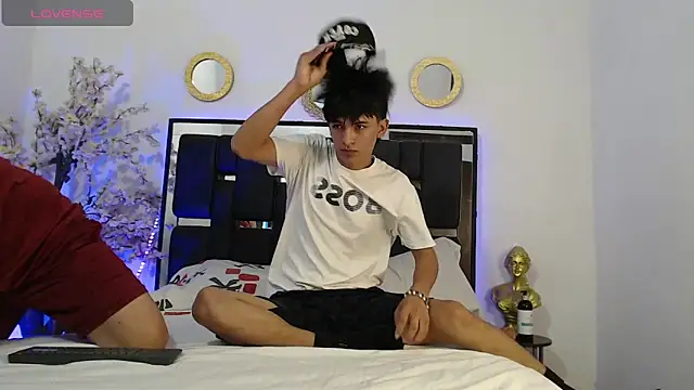 Snapshot of Valerio_22 chatting on October 22, 1:06 am Valerio 22 online show from October 22, 1:06 am