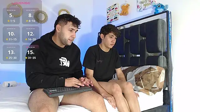 Snapshot of Valerio_22 chatting on December 1, 9:09 pm Valerio 22 online show from December 1, 9:09 pm