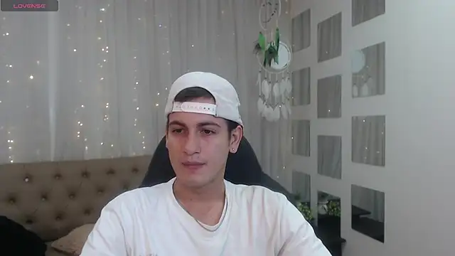 Snapshot of Cerokershelby chatting on December 17, 5:29 am Cerokershelby online show from December 17, 5:29 am