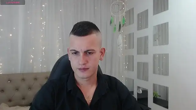 Snapshot of Cerokershelby chatting on December 20, 5:04 am Cerokershelby online show from December 20, 5:04 am