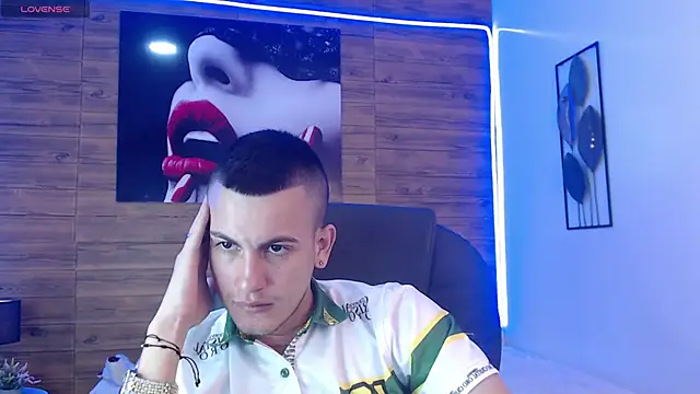 Snapshot of Cerokershelby chatting on December 27, 6:14 am Cerokershelby online show from December 27, 6:14 am