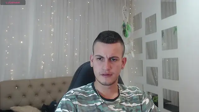 Snapshot of Cerokershelby chatting on December 29, 6:14 am Cerokershelby online show from December 29, 6:14 am