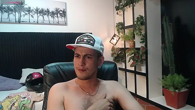 Snapshot of Cerokershelby chatting on November 28, 11:24 am Cerokershelby online show from November 28, 11:24 am