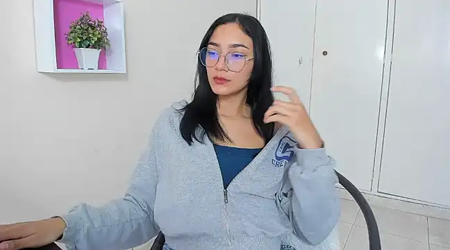 ASIAM BRUNET online show from March 4, 1:59 pm