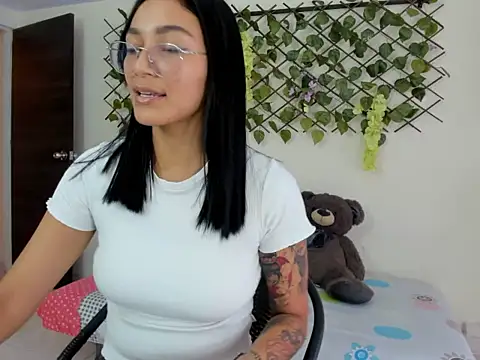 ASIAM BRUNET online show from September 27, 6:13 pm