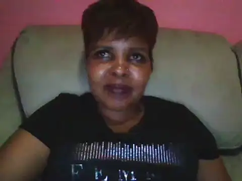 Honeybae82x online show from December 20, 8:23 pm