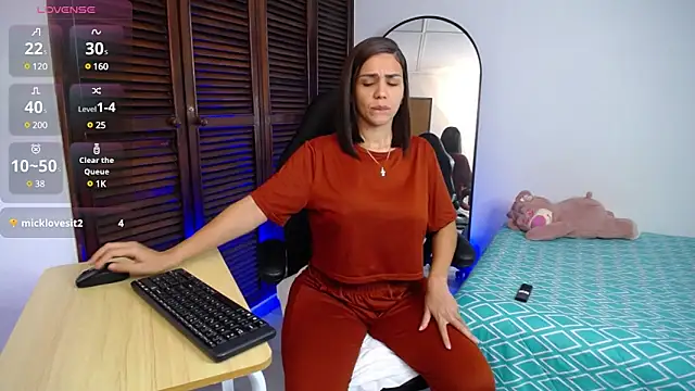 Snapshot of karoll_marquez chatting on February 1, 10:34 pm karoll marquez online show from February 1, 10:34 pm