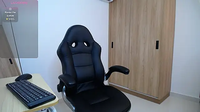 karoll marquez online show from November 6, 11:15 pm