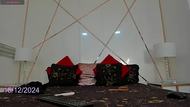 Eva Coluccy online show from December 15, 3:42 pm