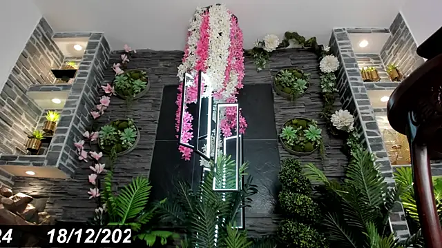 Eva Coluccy online show from December 18, 4:28 pm