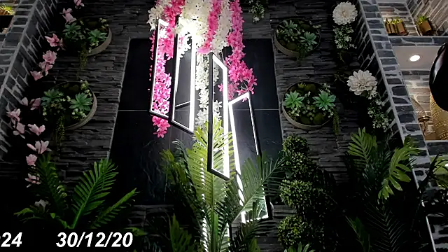 Eva Coluccy online show from December 30, 4:51 pm