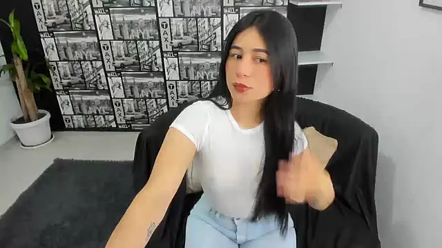 Snapshot of ChloeTurner_ chatting on February 4, 11:27 am ChloeTurner online show from February 4, 11:27 am