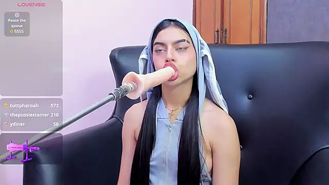 Snapshot of isabella_santos1 chatting on February 20, 12:04 pm isabella santos1 online show from February 20, 12:04 pm