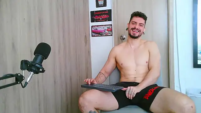 Aaron kwok28 online show from January 8, 6:43 pm