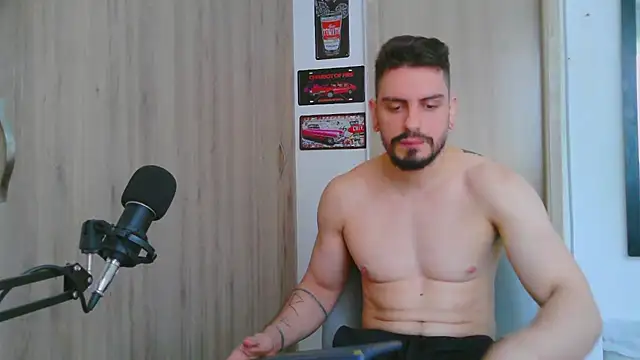 Aaron kwok28 online show from January 18, 9:18 pm