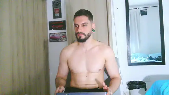 Snapshot of Aaron_kwok28 chatting on March 1, 12:12 am Aaron kwok28 online show from March 1, 12:12 am