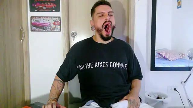 Snapshot of Aaron_kwok28 chatting on March 26, 1:44 am Aaron kwok28 online show from March 26, 1:44 am