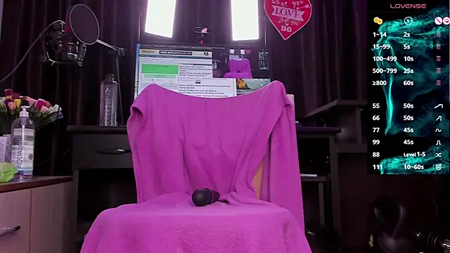 Snapshot of Raissa_sky26 chatting on December 27, 2:36 am Raissa sky26 online show from December 27, 2:36 am