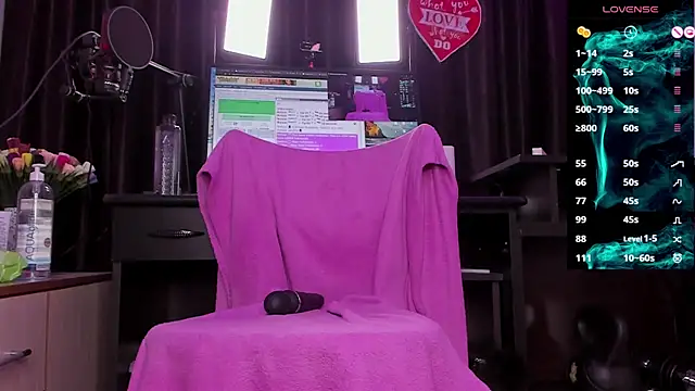 Snapshot of Raissa_sky26 chatting on December 27, 5:42 am Raissa sky26 online show from December 27, 5:42 am