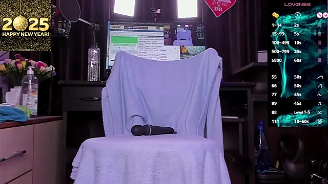 Snapshot of Raissa_sky26 chatting on January 3, 2:43 am Raissa sky26 online show from January 3, 2:43 am