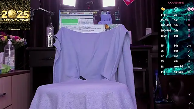 Snapshot of Raissa_sky26 chatting on January 4, 2:35 am Raissa sky26 online show from January 4, 2:35 am