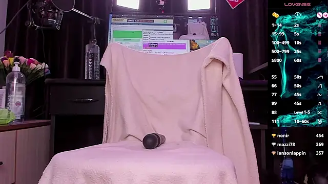 Snapshot of Raissa_sky26 chatting on January 9, 8:34 am Raissa sky26 online show from January 9, 8:34 am