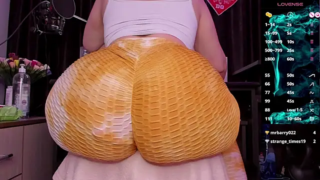 Snapshot of Raissa_sky26 chatting on January 10, 5:37 am Raissa sky26 online show from January 10, 5:37 am