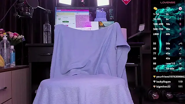 Snapshot of Raissa_sky26 chatting on February 12, 9:52 am Raissa sky26 online show from February 12, 9:52 am