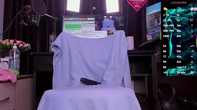 Snapshot of Raissa_sky26 chatting on March 1, 3:43 am Raissa sky26 online show from March 1, 3:43 am