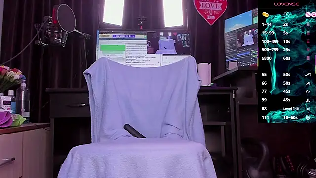 Snapshot of Raissa_sky26 chatting on March 8, 3:39 am Raissa sky26 online show from March 8, 3:39 am