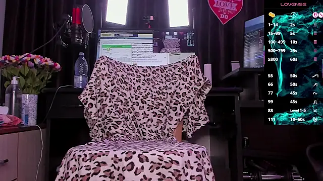 Snapshot of Raissa_sky26 chatting on October 23, 2:33 am Raissa sky26 online show from October 23, 2:33 am