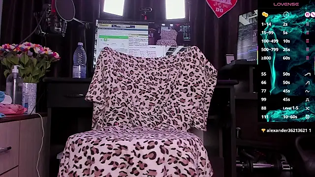 Snapshot of Raissa_sky26 chatting on October 27, 3:43 am Raissa sky26 online show from October 27, 3:43 am