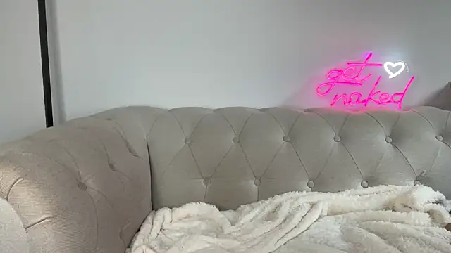 mollywilde online show from October 7, 10:56 am