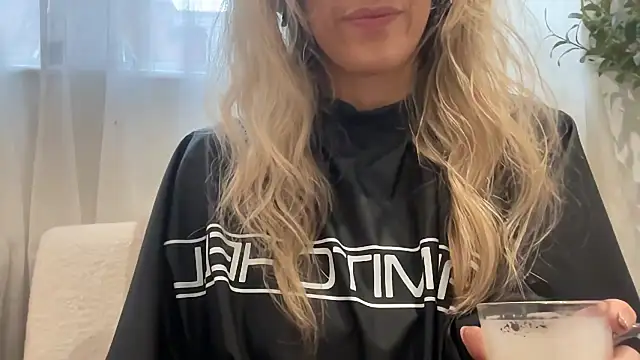 mollywilde online show from November 10, 10:58 am