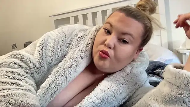 Busty-BBW-Emilie online show from December 27, 1:28 pm