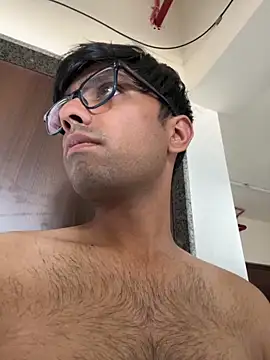 Snapshot of BoyzaraHatke chatting on March 3, 7:58 am BoyzaraHatke online show from March 3, 7:58 am