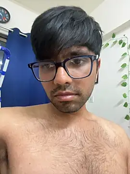 Snapshot of BoyzaraHatke chatting on March 8, 4:22 pm BoyzaraHatke online show from March 8, 4:22 pm