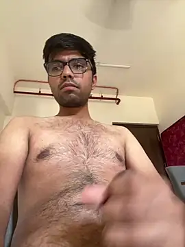 Snapshot of BoyzaraHatke chatting on March 9, 6:39 am BoyzaraHatke online show from March 9, 6:39 am